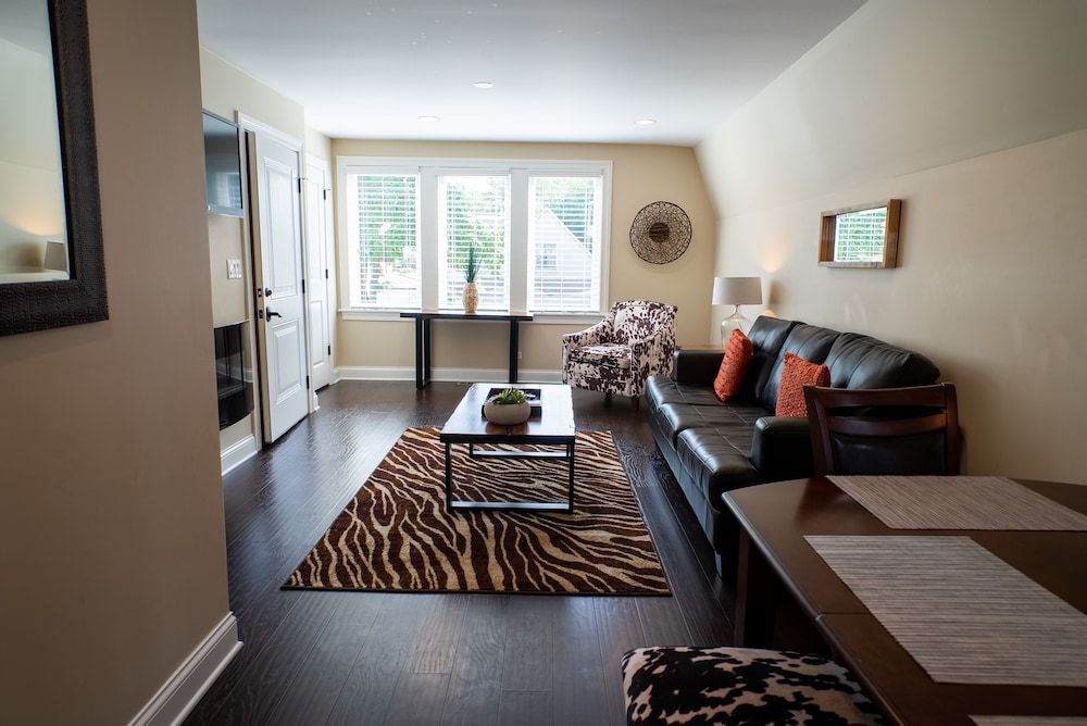 Roscoe Village Guesthouse Standard Apartment, Private Bathroom (Hamilton #2) 9