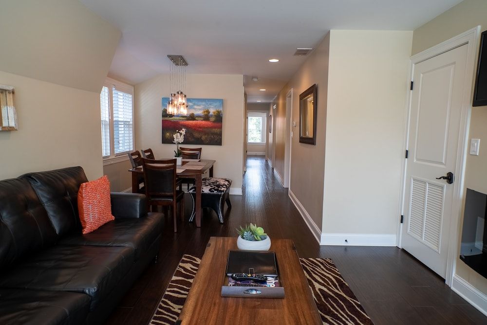 Roscoe Village Guesthouse Standard Apartment, Private Bathroom (Hamilton #2) 8