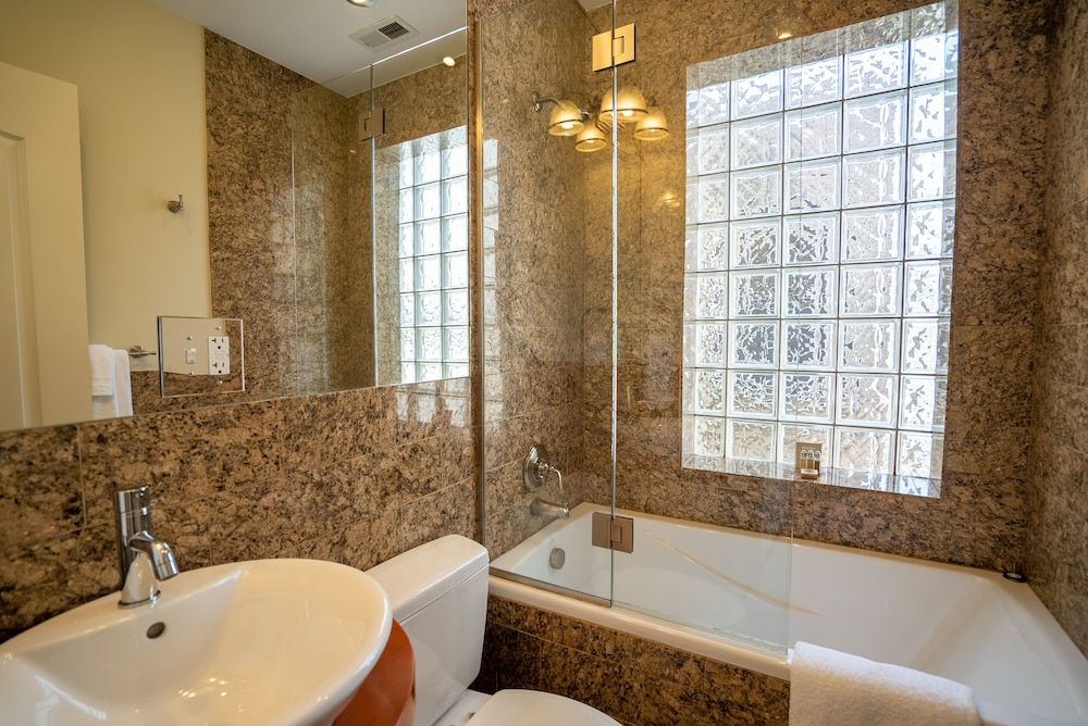 Roscoe Village Guesthouse Standard Apartment, Ensuite (Village North #2 ) 13