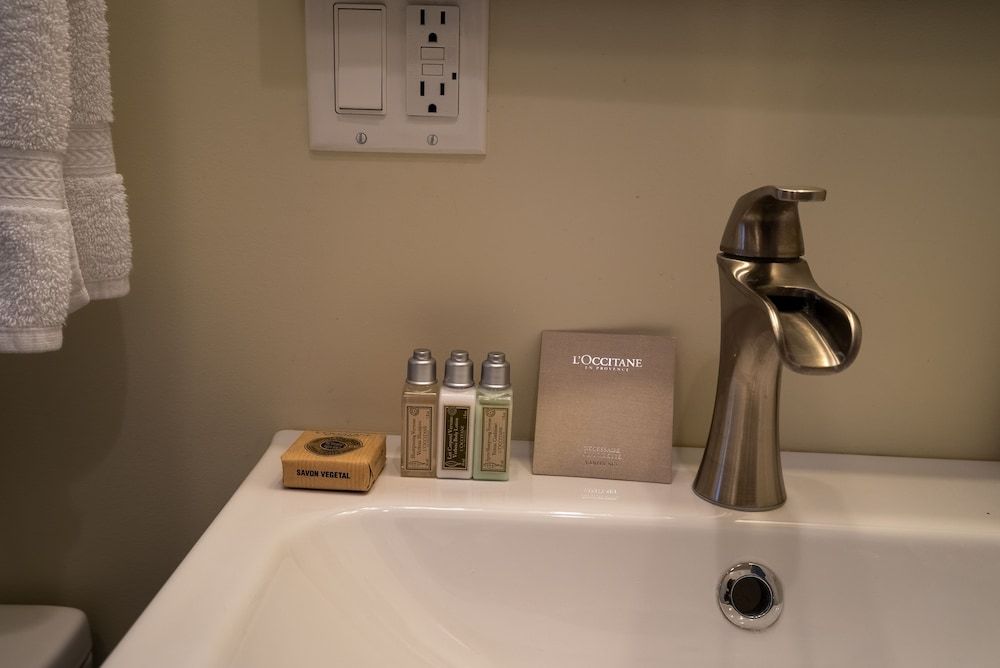 Roscoe Village Guesthouse Standard Apartment, Private Bathroom (Hamilton #2) 6
