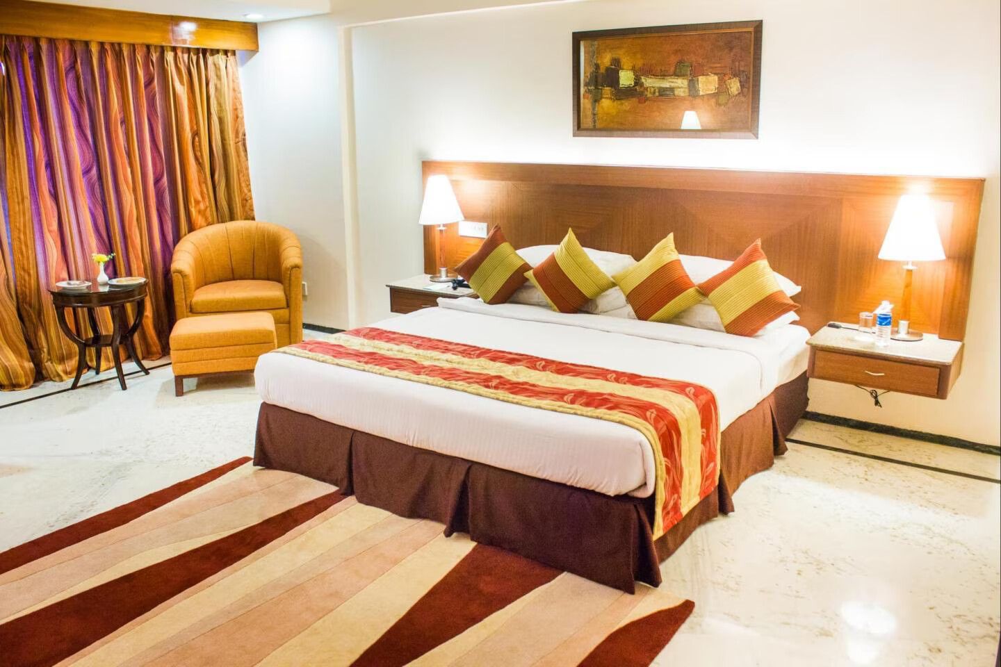 Queens Villa with Balcony