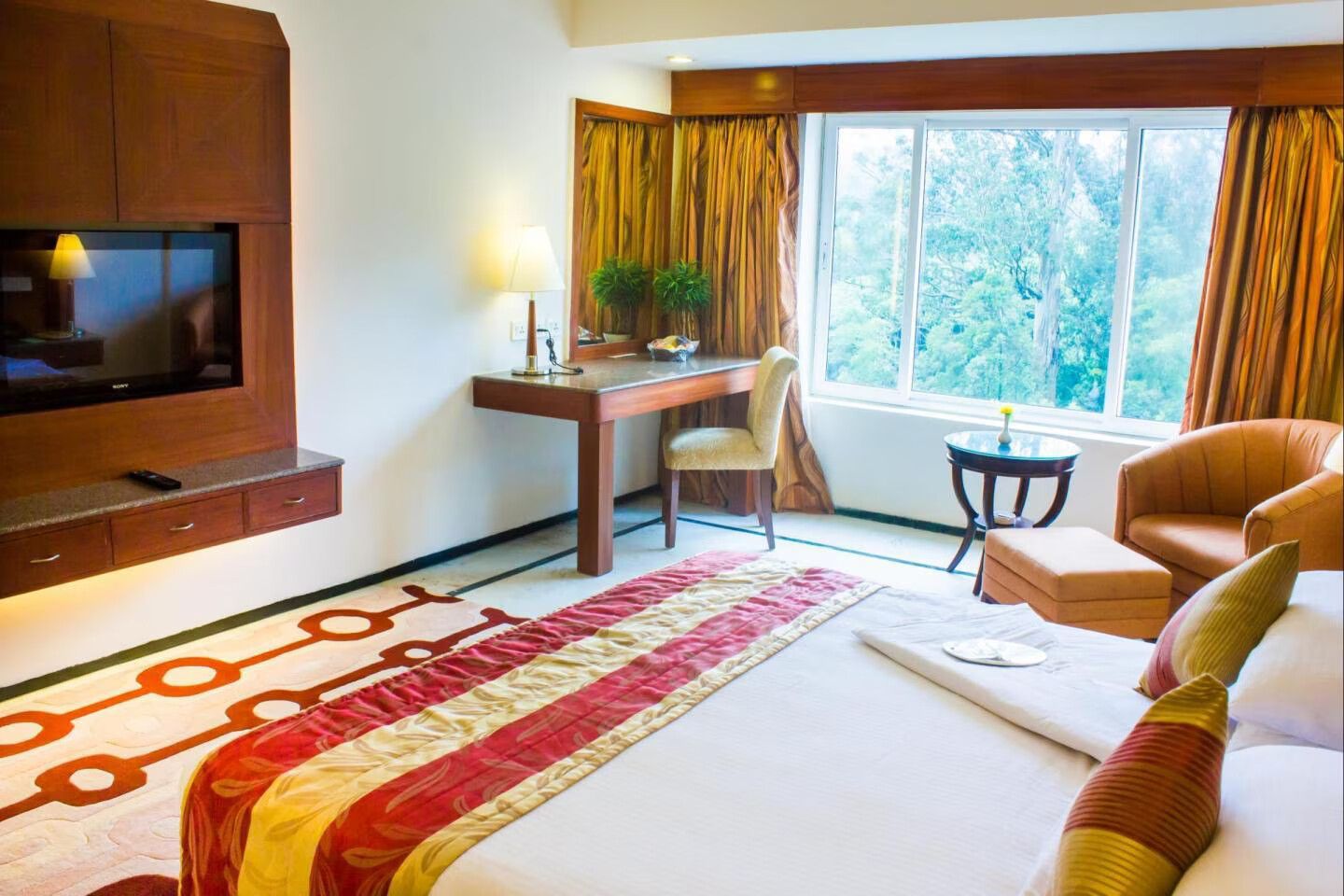 Queens Villa with Balcony