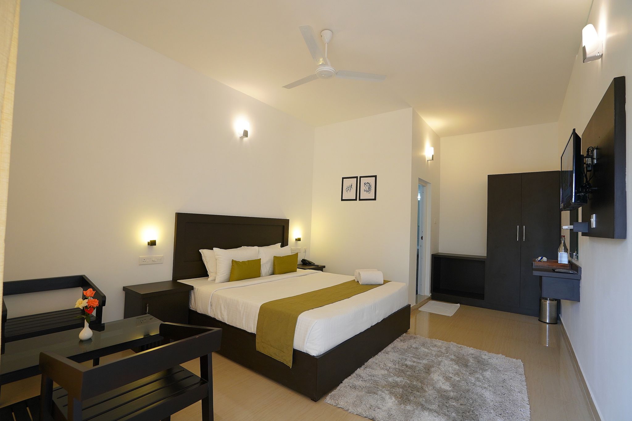 Lake N Hills Cinnamon Room 5