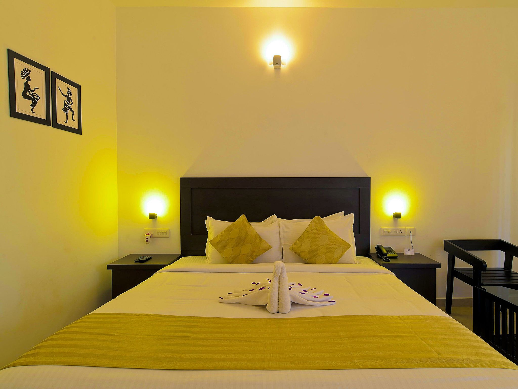 Lake N Hills Cinnamon Room 4