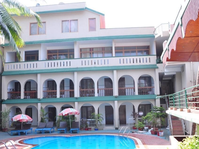 Swimming pool [outdoor]