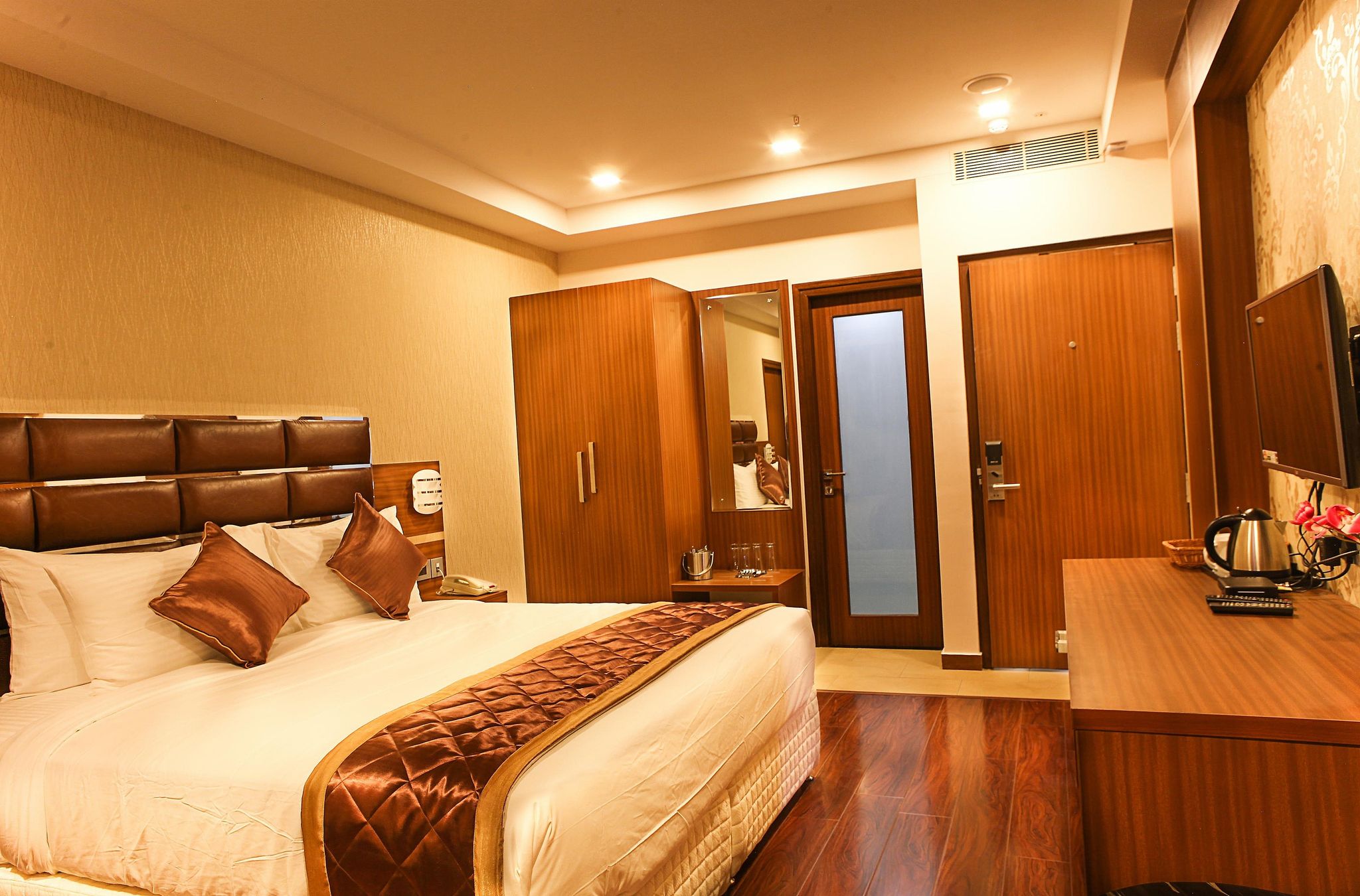 SUITE ROOM
