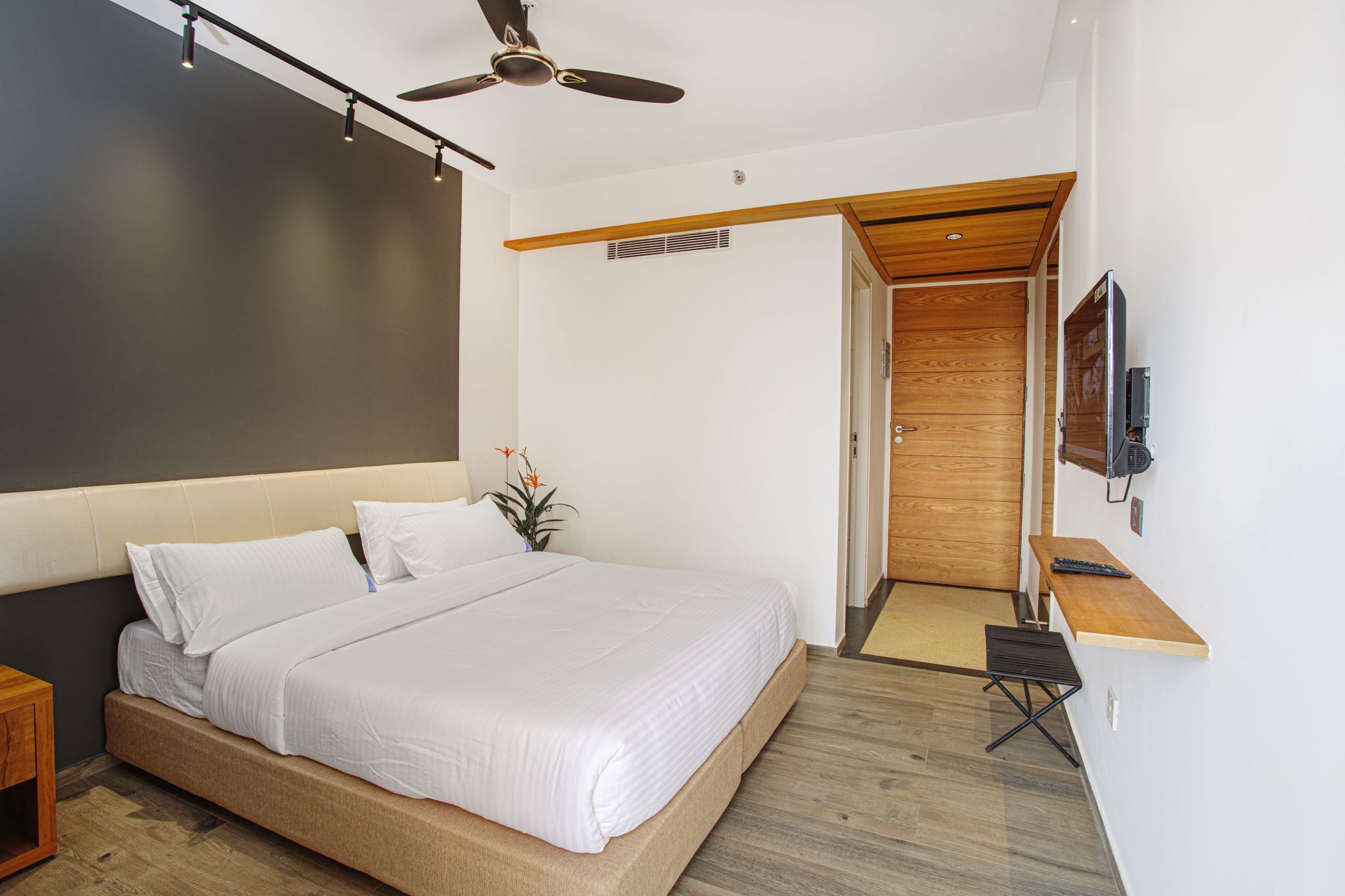 The Terrace by Ladder Calicut Standard Room AC (King or Twin) 3