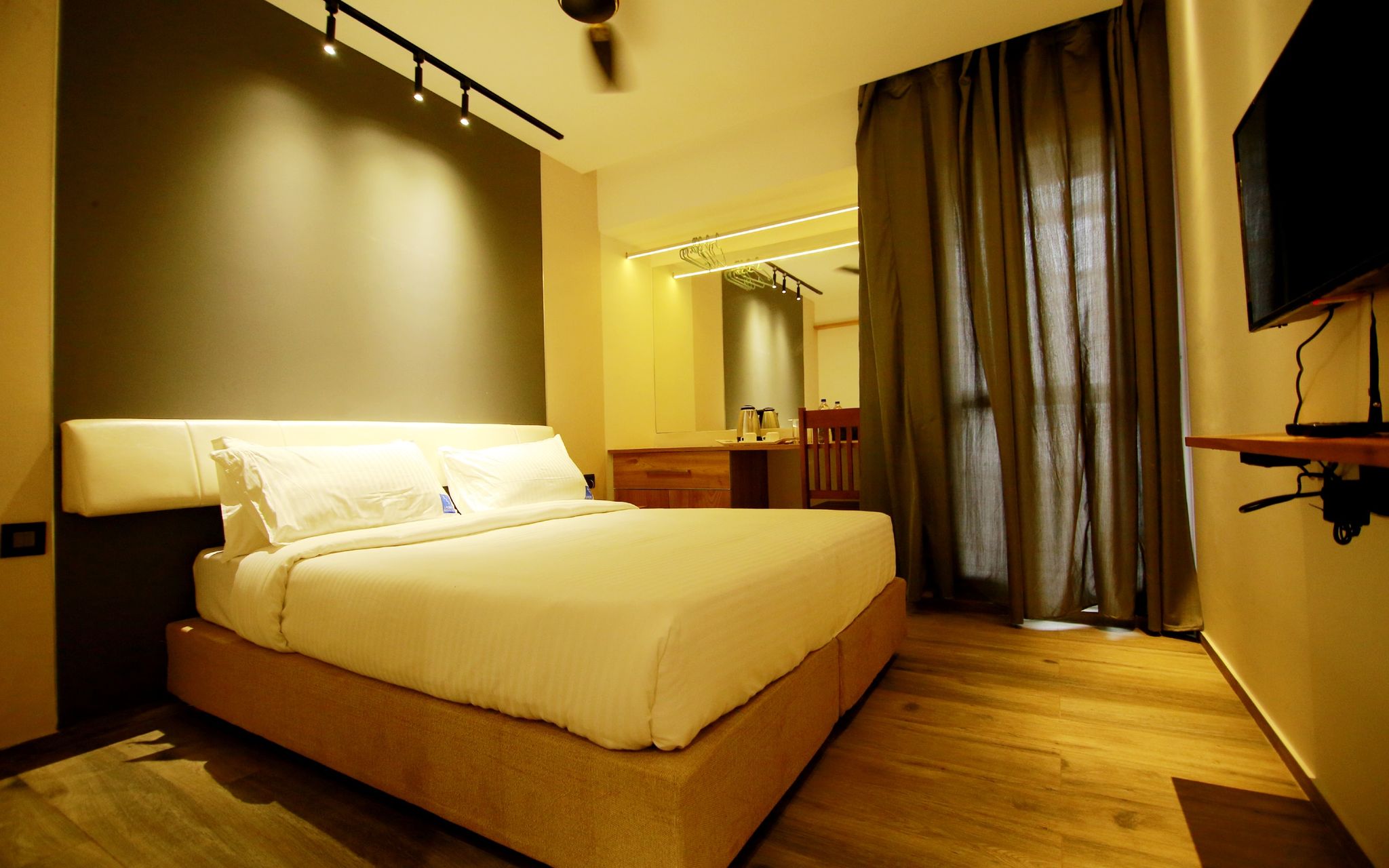 The Terrace by Ladder Calicut Standard Room AC (King or Twin) 2