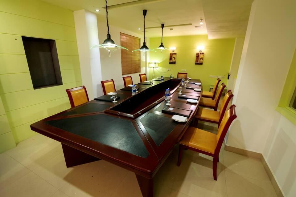 Food & Dining