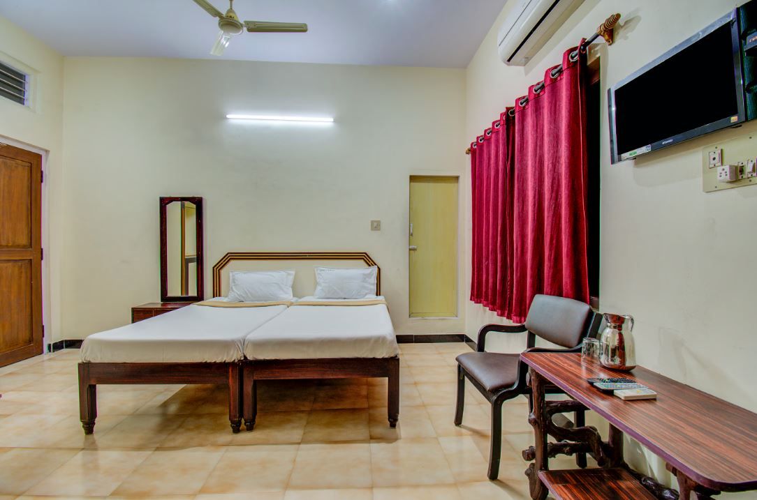 Hotel Green Haven Double Classic Non AC Room 4