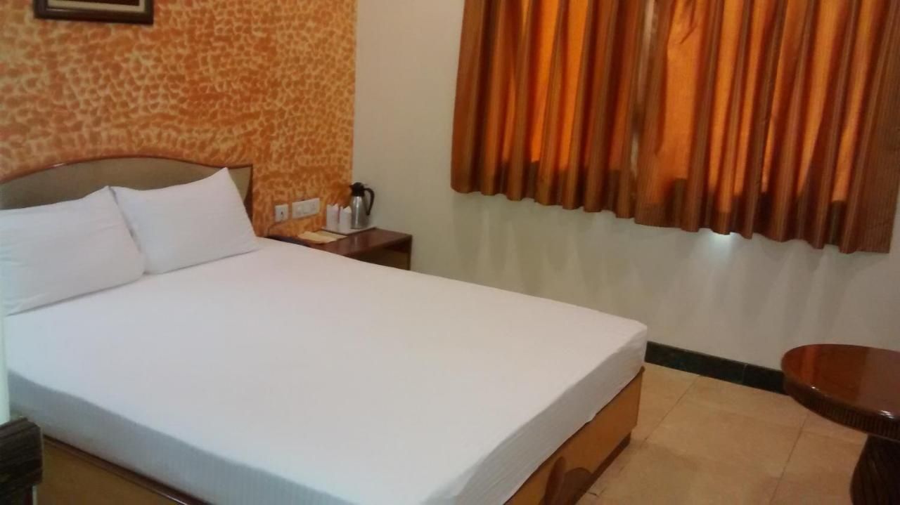 Wingston A Treehouse Hotel- Mathura Deluxe 11