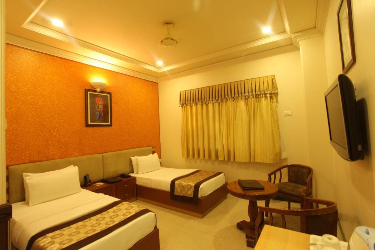 Wingston A Treehouse Hotel- Mathura Deluxe 6