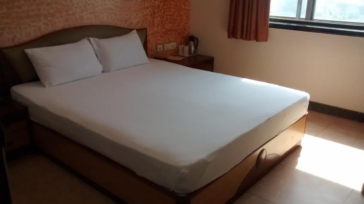Wingston A Treehouse Hotel- Mathura Deluxe 8