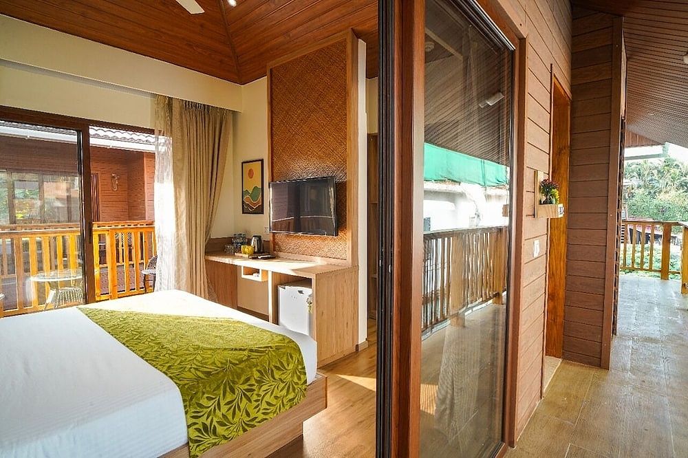 Treehouse MARS Beach Cottages Premier Cottage 4