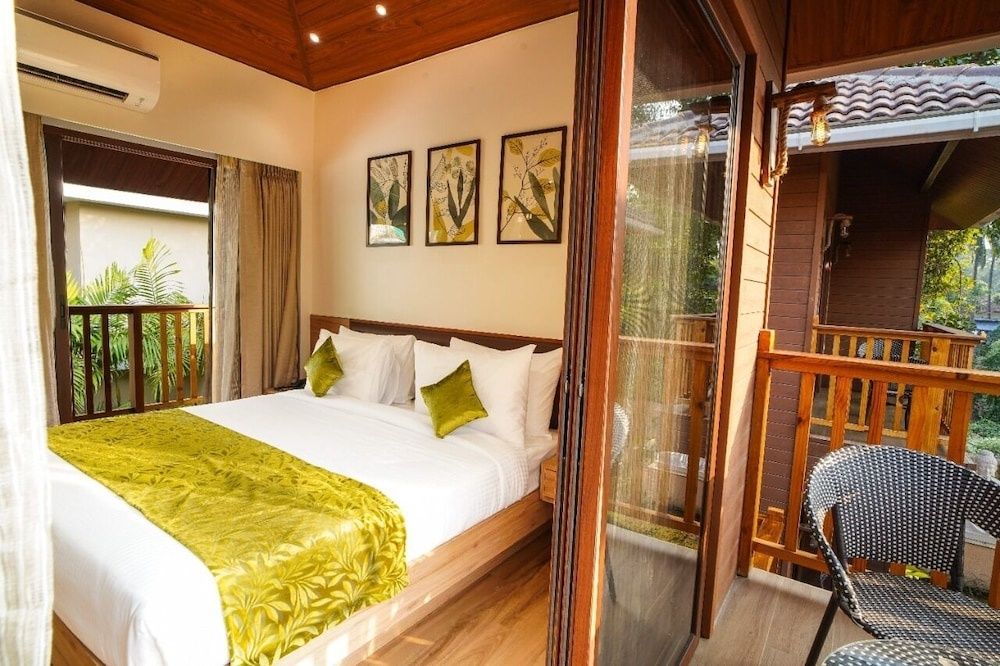 Treehouse MARS Beach Cottages Premier Cottage