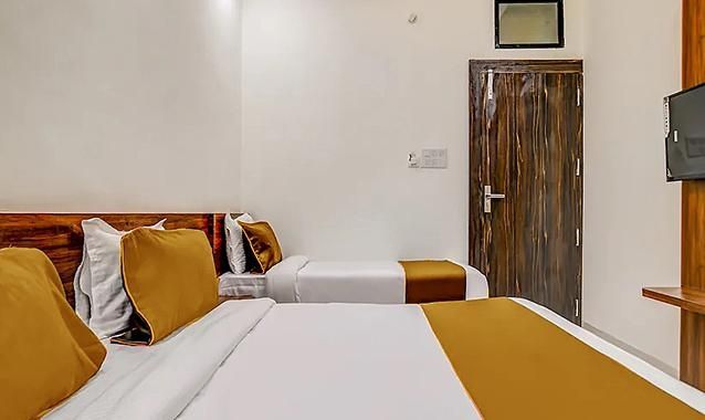 FabHotel Balaji Paradise Deluxe Room 3