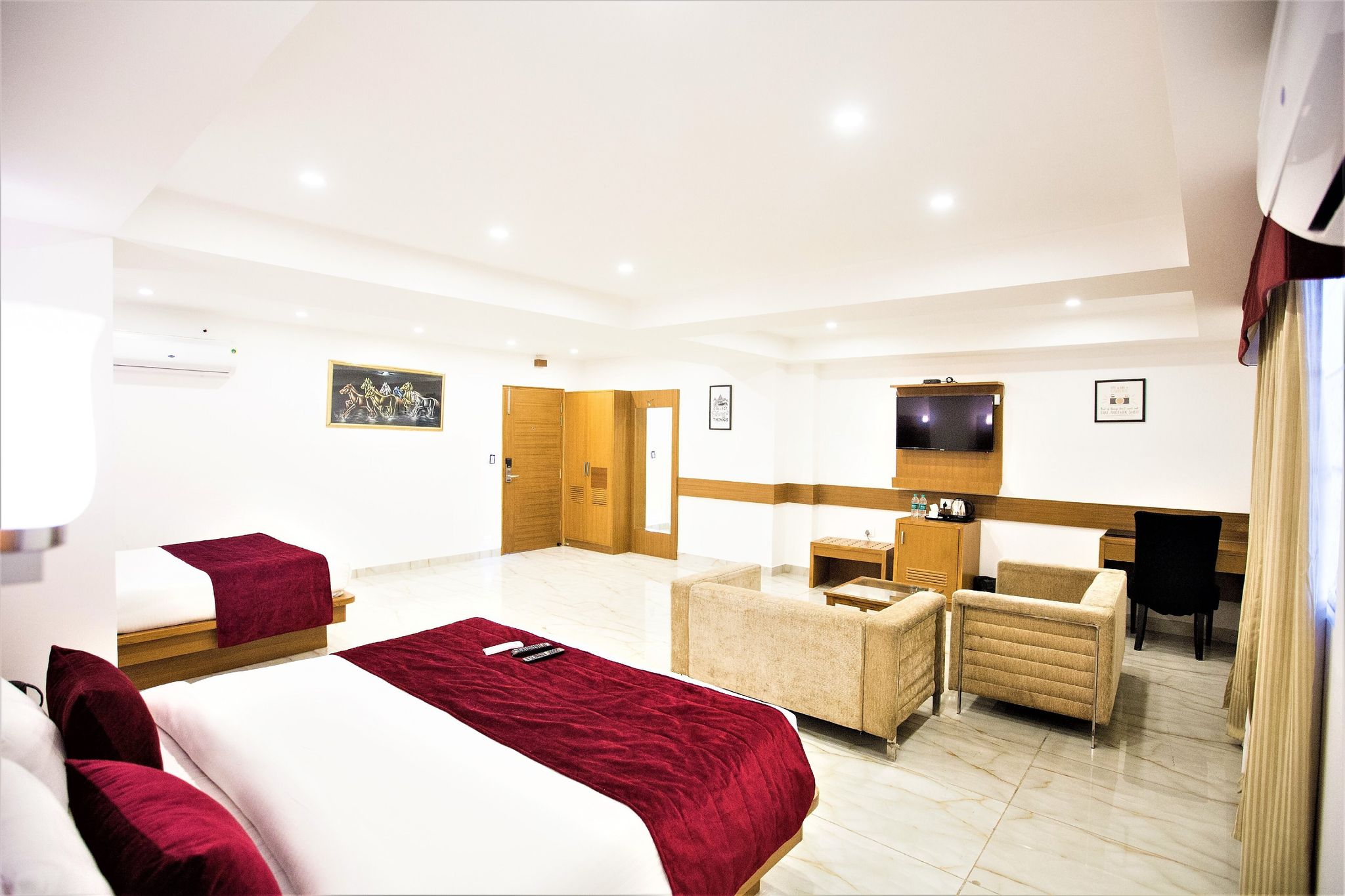 Coral Suites Room with Bathtub