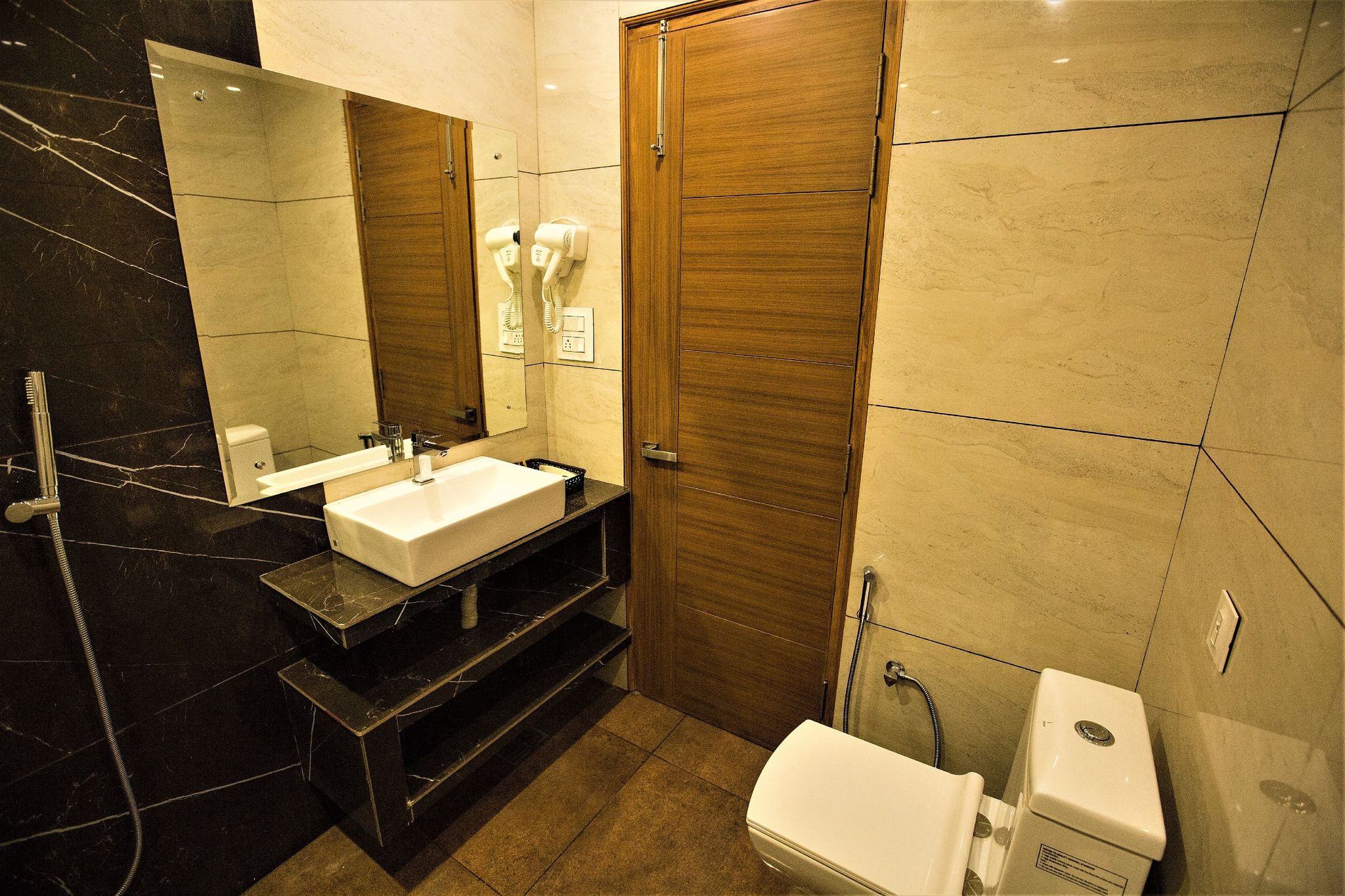 Hotel Coral Star Coral Silver Room with Work Desk 8