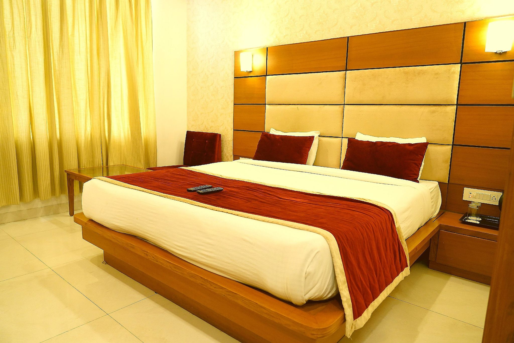 Hotel Coral Star Coral Silver Room with Work Desk 2