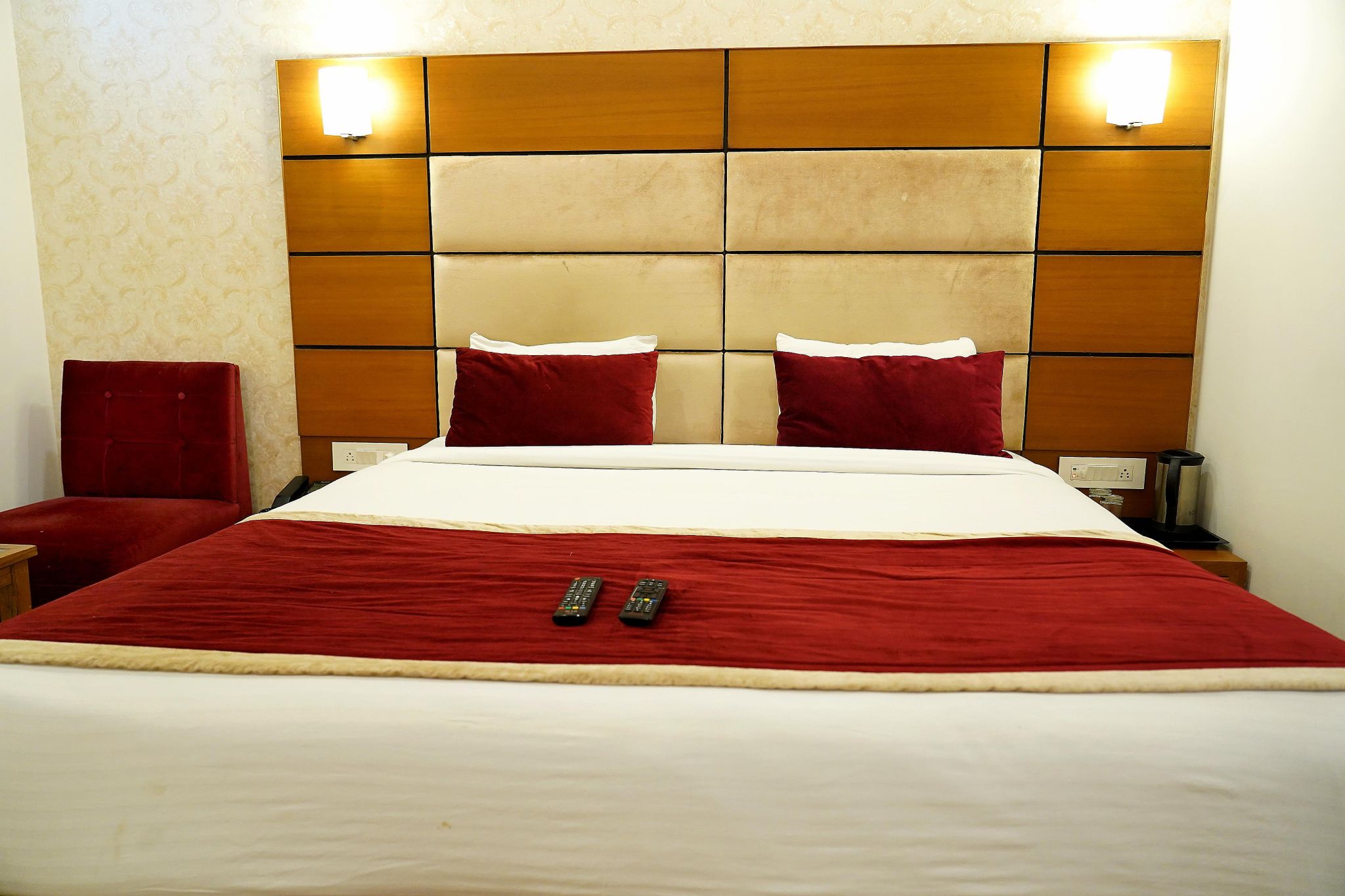 Hotel Coral Star Coral Silver Room with Work Desk 7