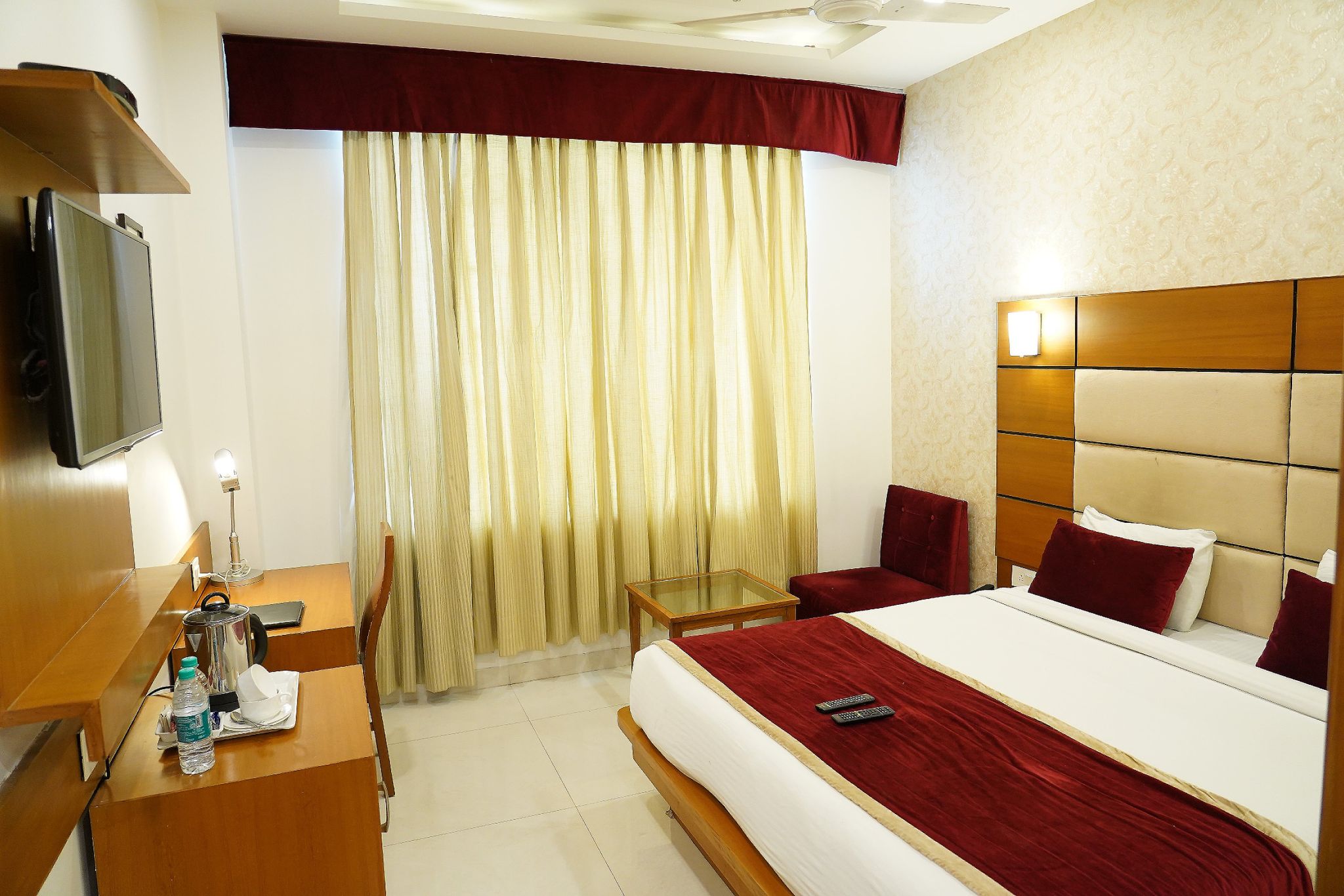 Hotel Coral Star Coral Silver Room with Work Desk 10