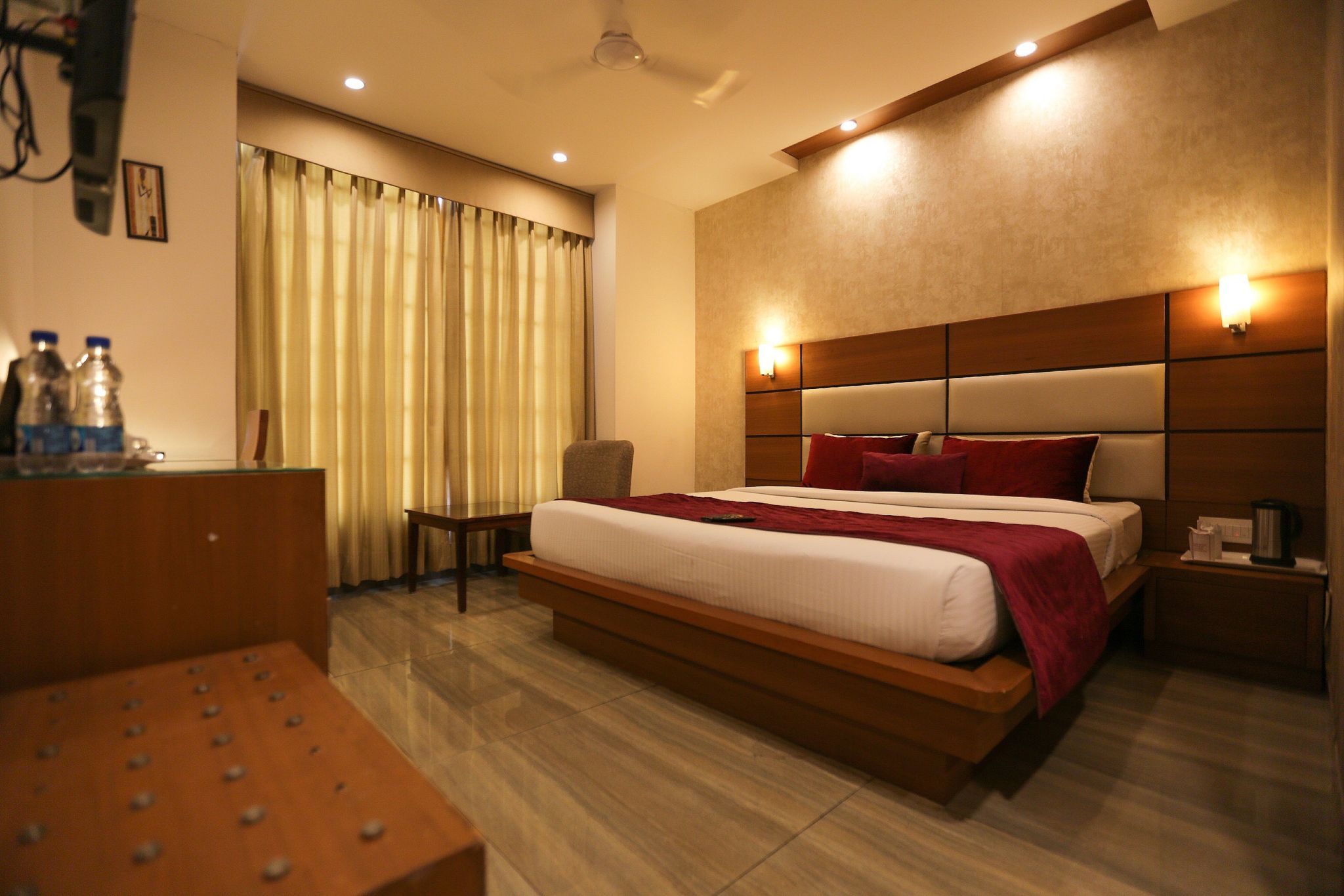 Hotel Coral Star Coral Silver Room with Work Desk 4