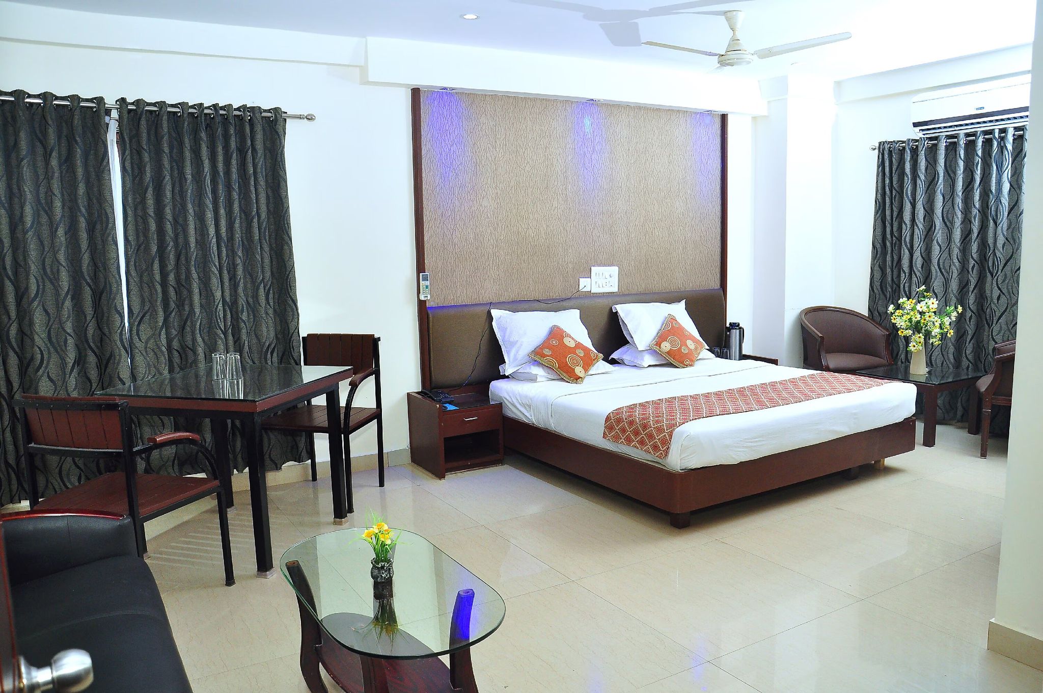 Deluxe Room AC