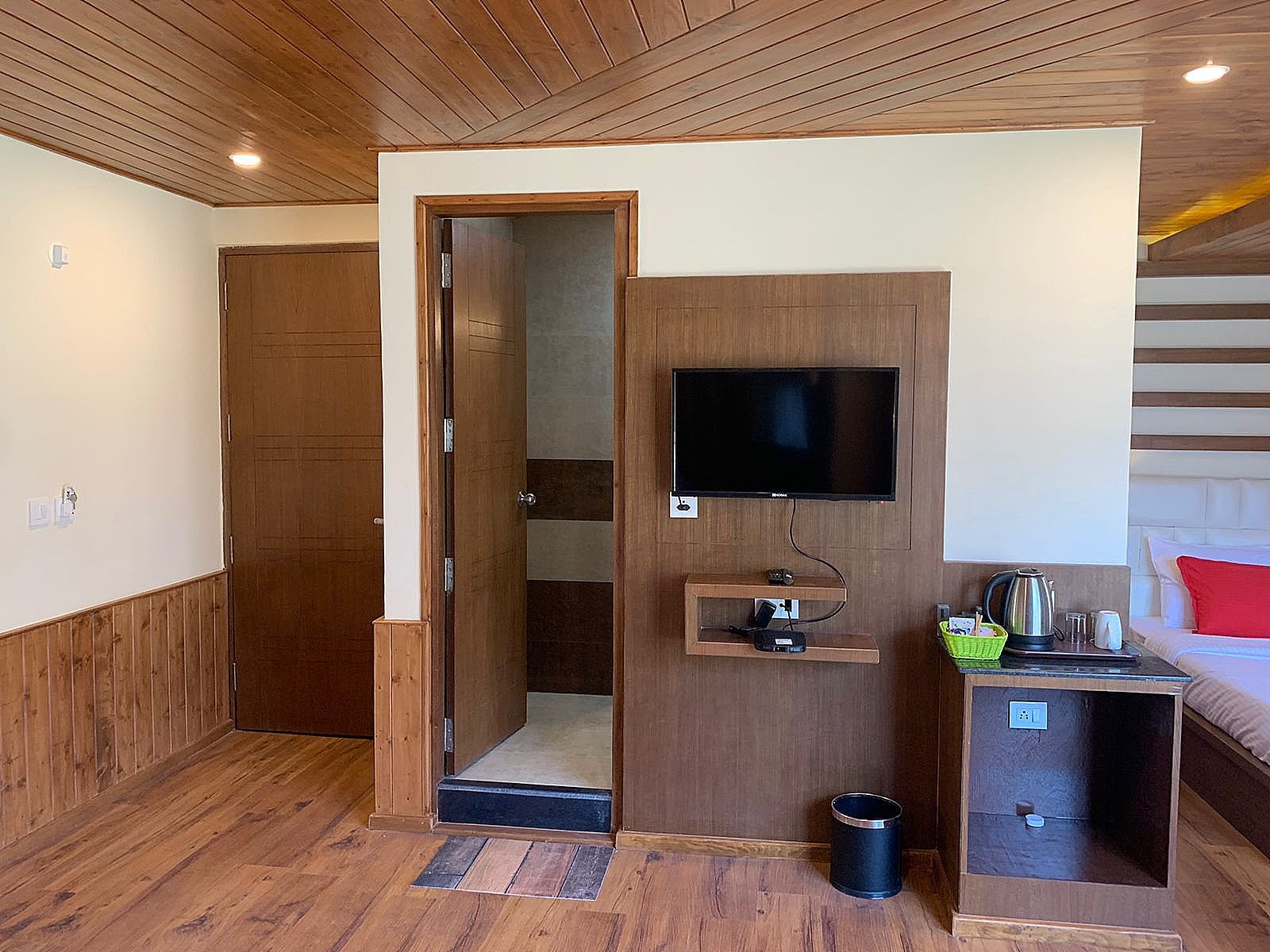 Mastiff Xanadu Deluxe Room 6