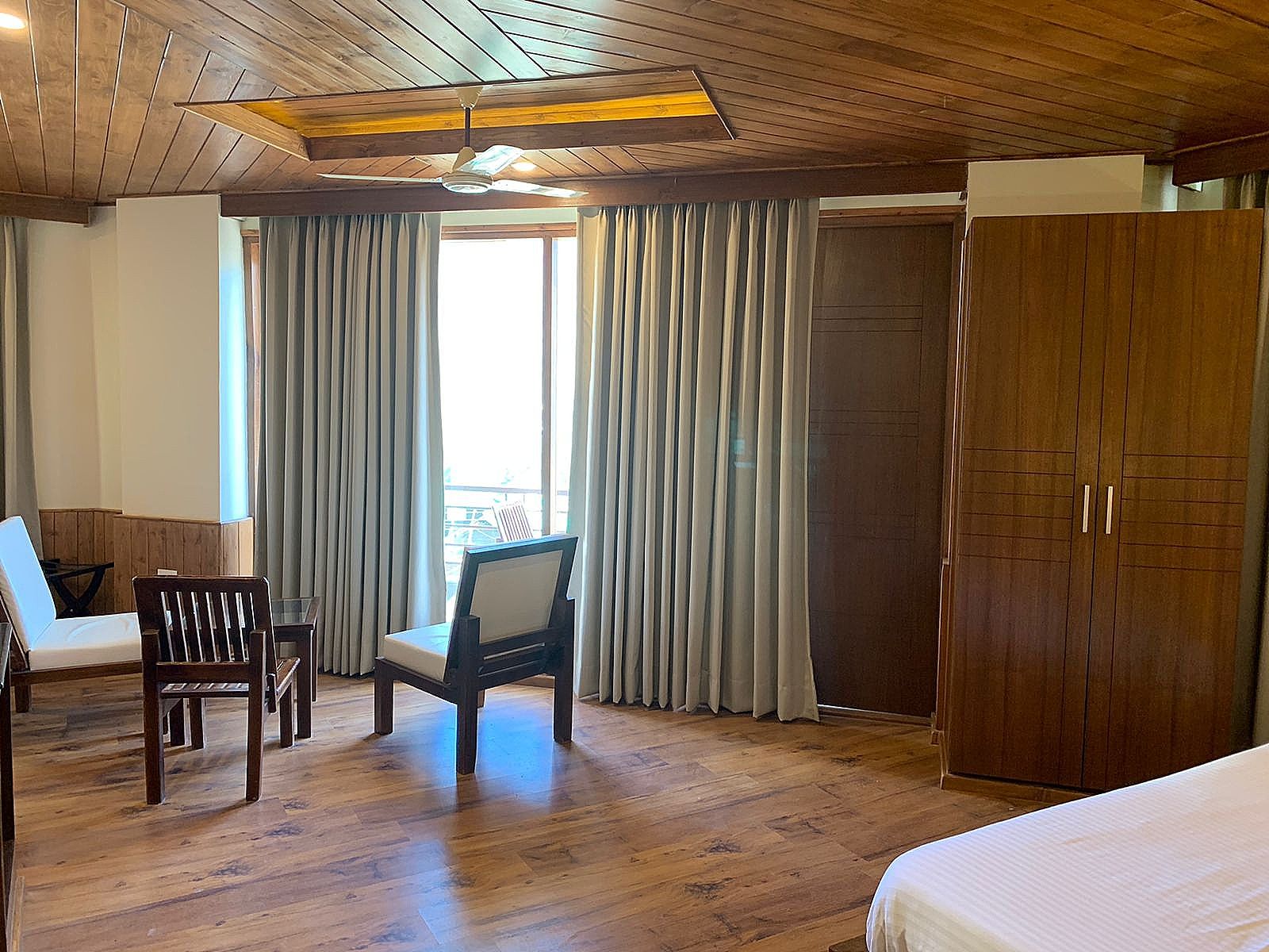 Mastiff Xanadu Deluxe Room 5