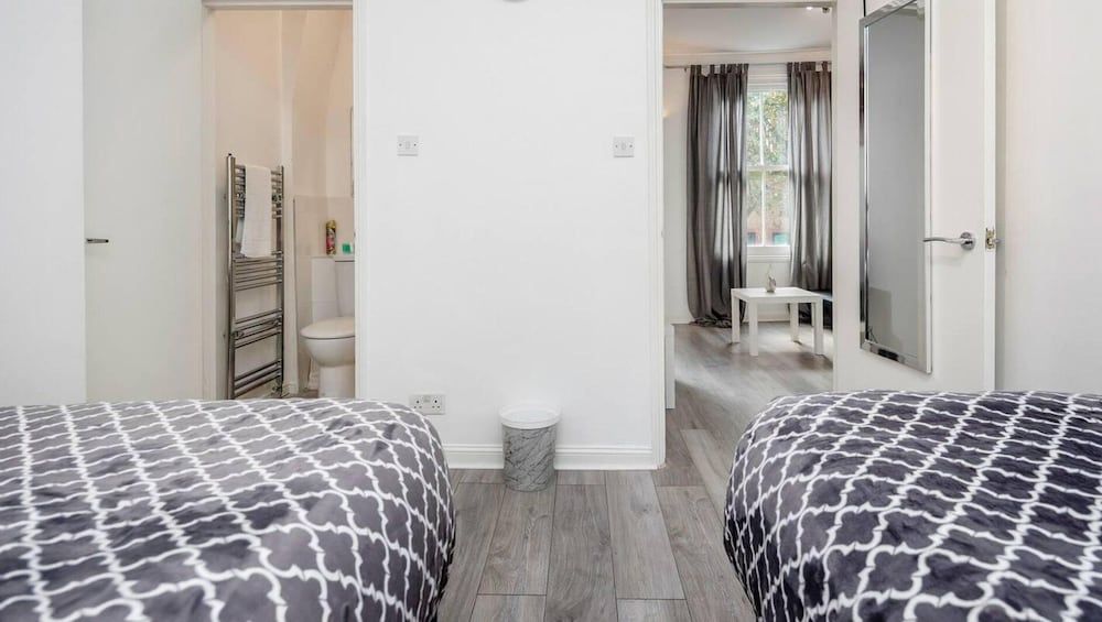 undefined Stunning 1-bed Apartment in London Lewisham 3