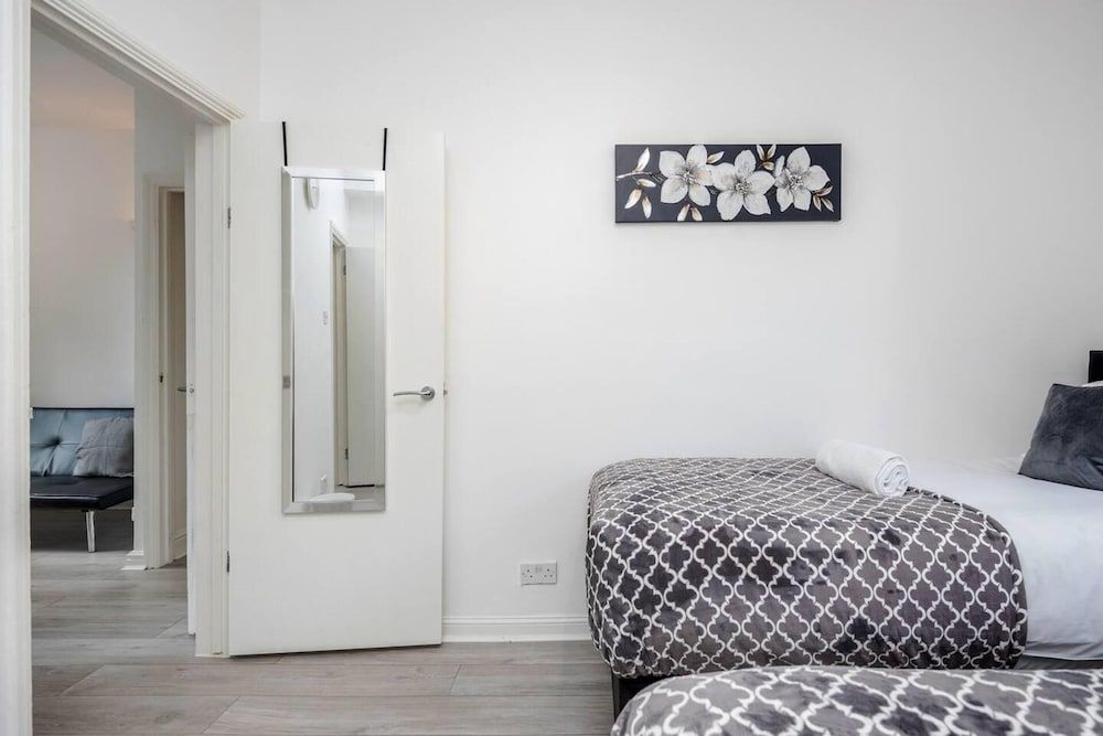 undefined Stunning 1-bed Apartment in London Lewisham 7