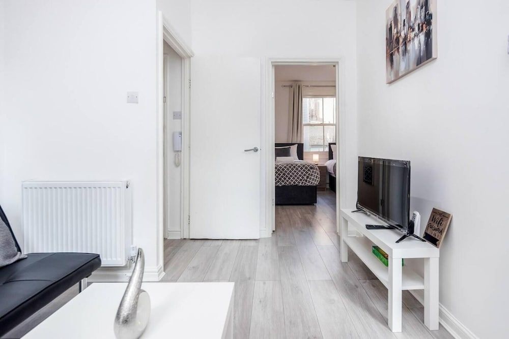 undefined Stunning 1-bed Apartment in London Lewisham 6