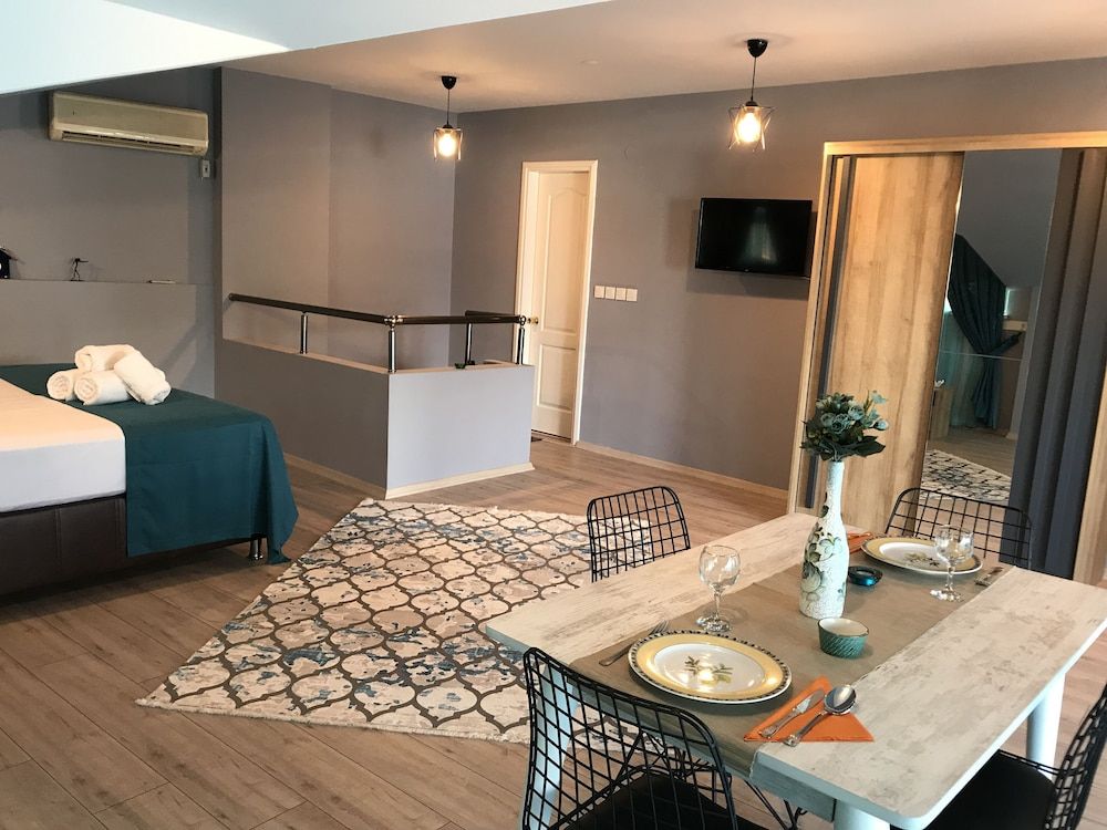 undefined Sirena's Suites 9