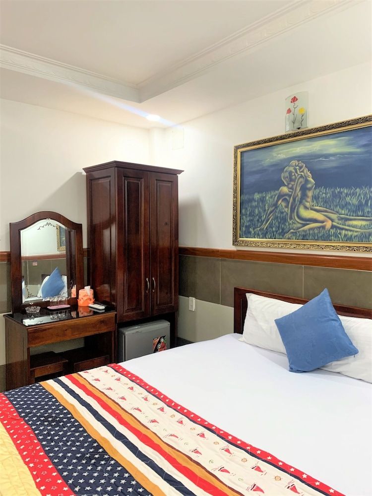 undefined Gia Han Hotel 5