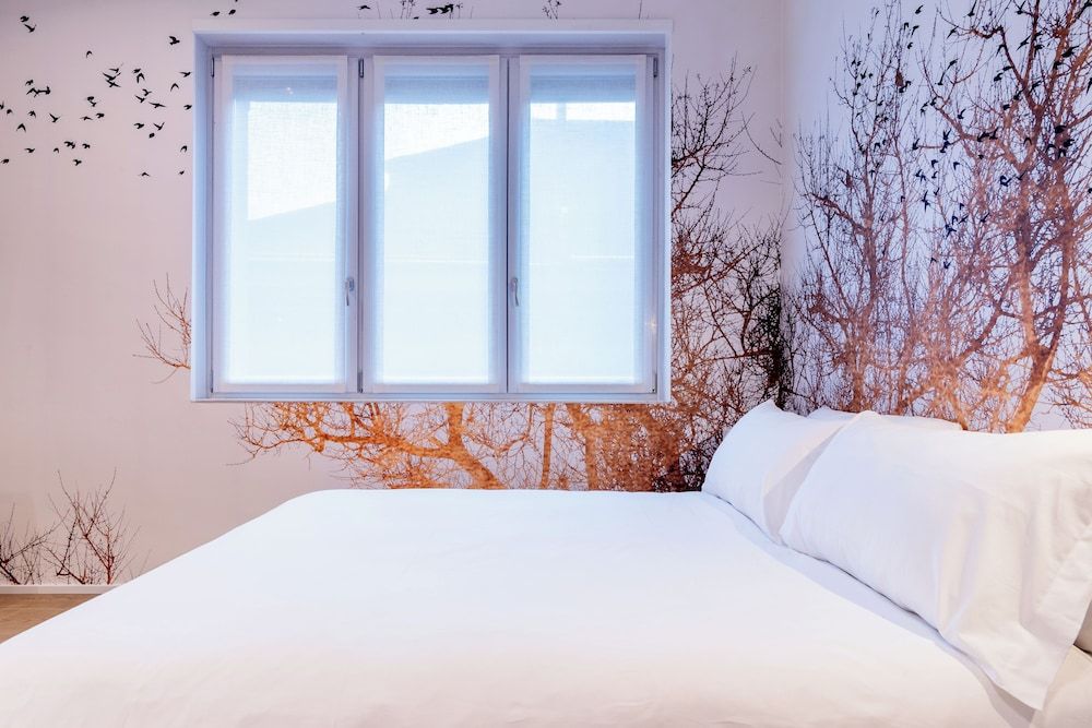 undefined easyhomes - City Centre Suites 5