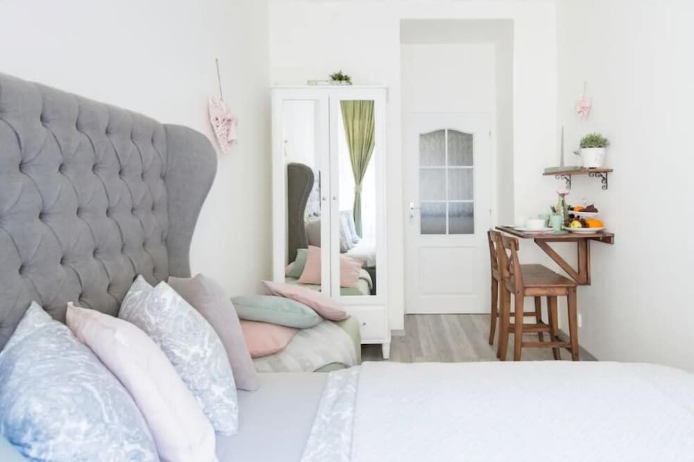 undefined Sokolovska Apartment 8