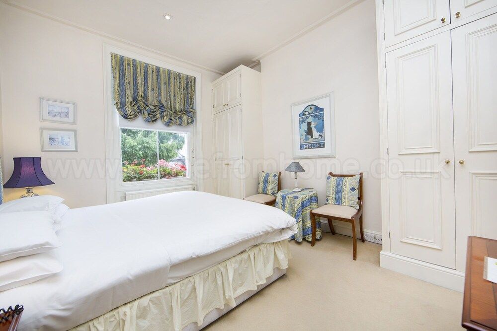 undefined Brunswick Gardens - Cosy Apartment in a Cherry Tree Lined Street- Notting Hill 2