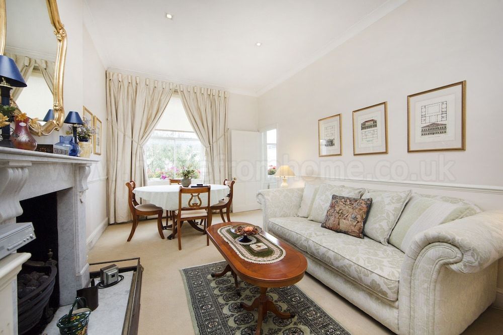 undefined Brunswick Gardens - Cosy Apartment in a Cherry Tree Lined Street- Notting Hill 7