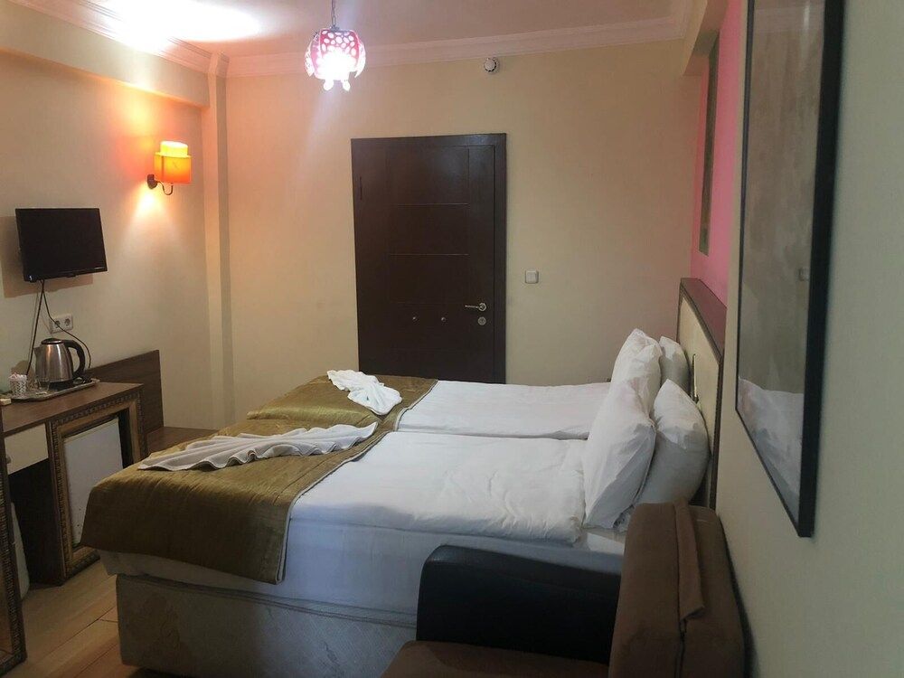 undefined Emagine Hotel 6