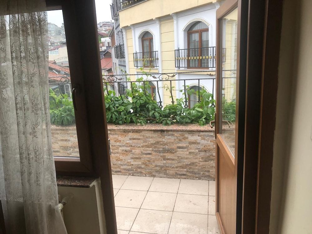 undefined Emagine Hotel 9