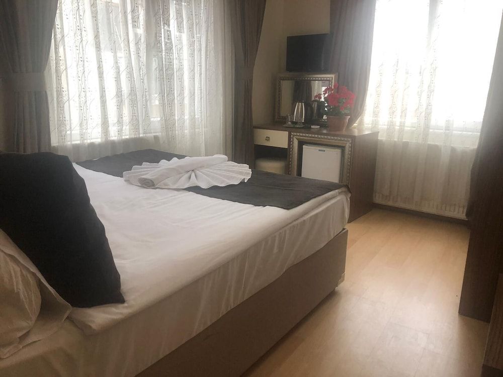 undefined Emagine Hotel