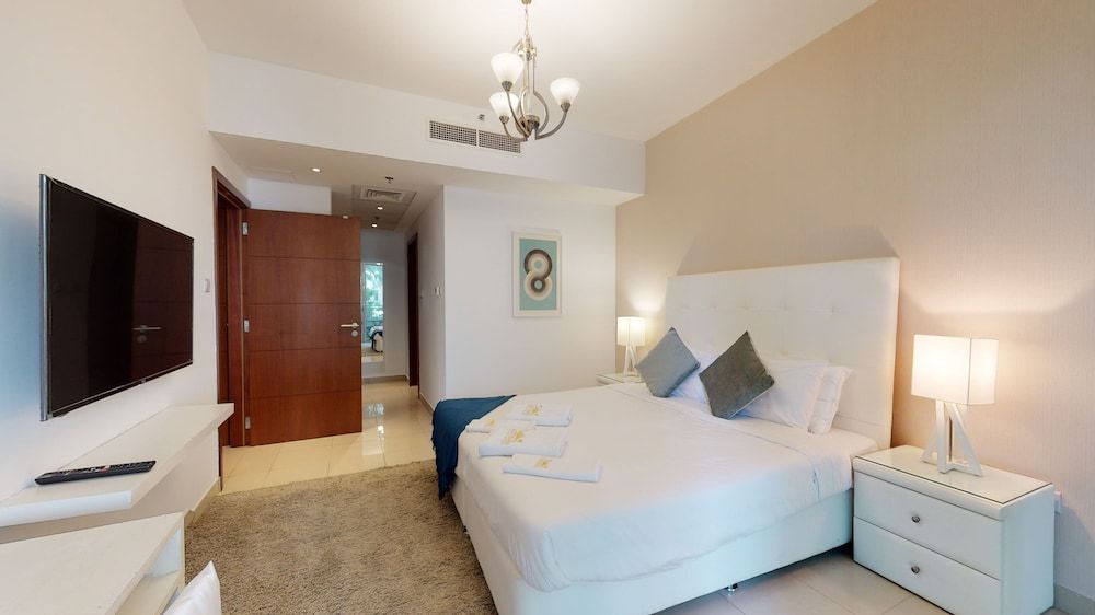 Lux BnB 3BDR Burj Khalifa & Pool Views Premier Apartment 7