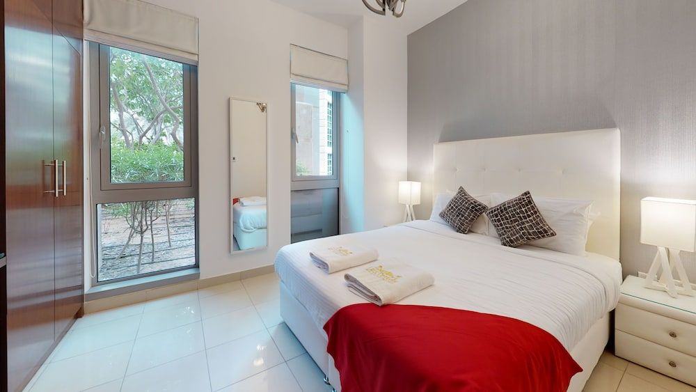 Lux BnB 3BDR Burj Khalifa & Pool Views Premier Apartment 17