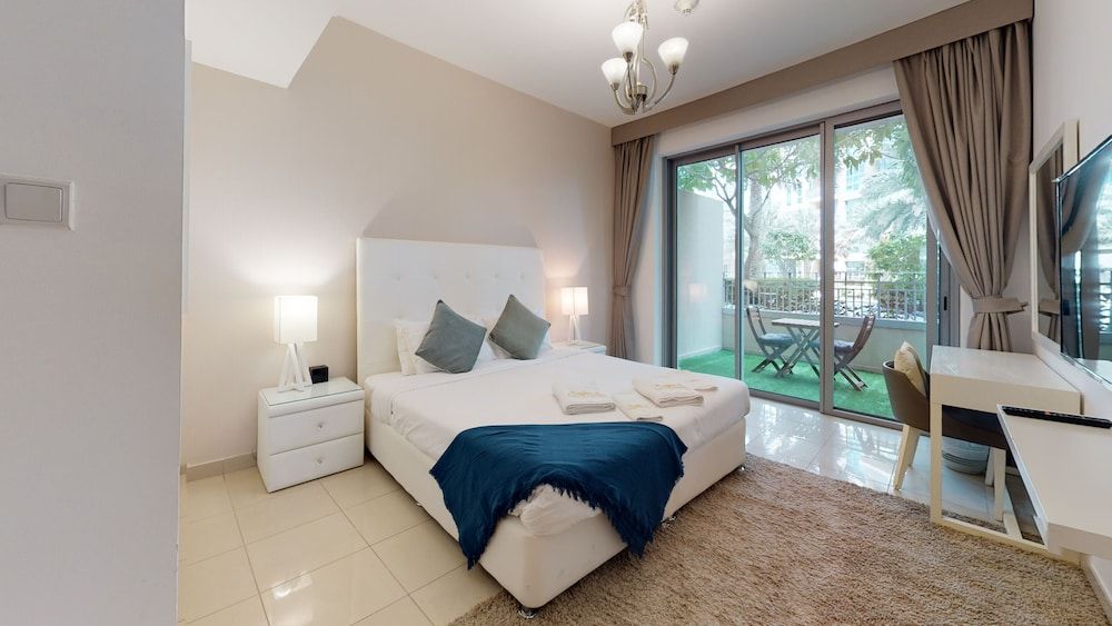 Lux BnB 3BDR Burj Khalifa & Pool Views Premier Apartment 14