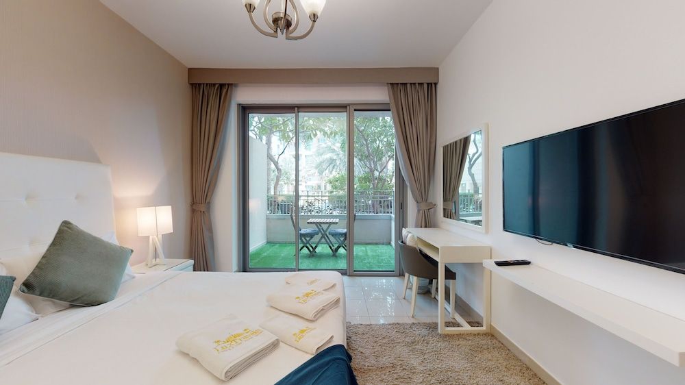 Lux BnB 3BDR Burj Khalifa & Pool Views Premier Apartment 9