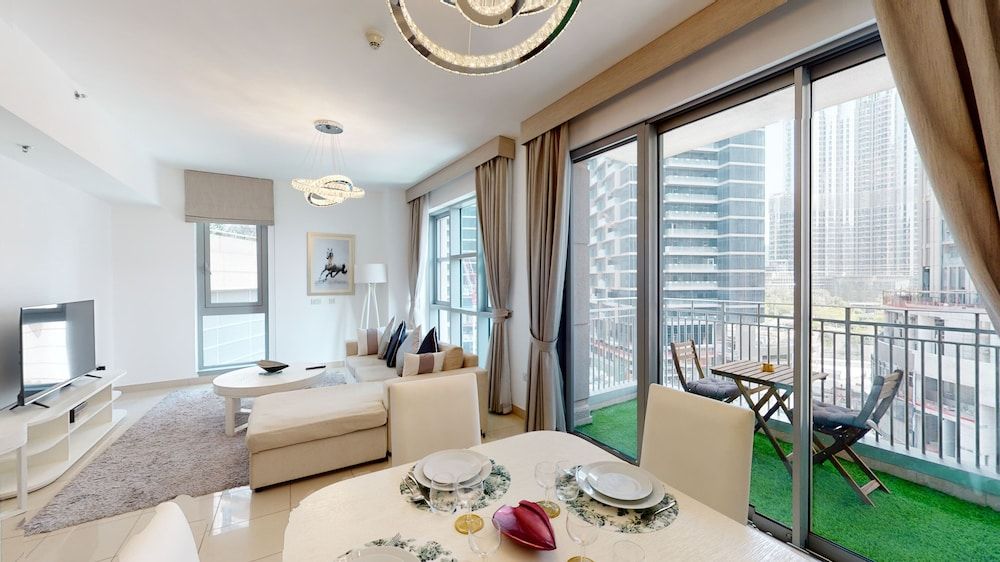 Lux BnB 3BDR Burj Khalifa & Pool Views Premier Apartment 26