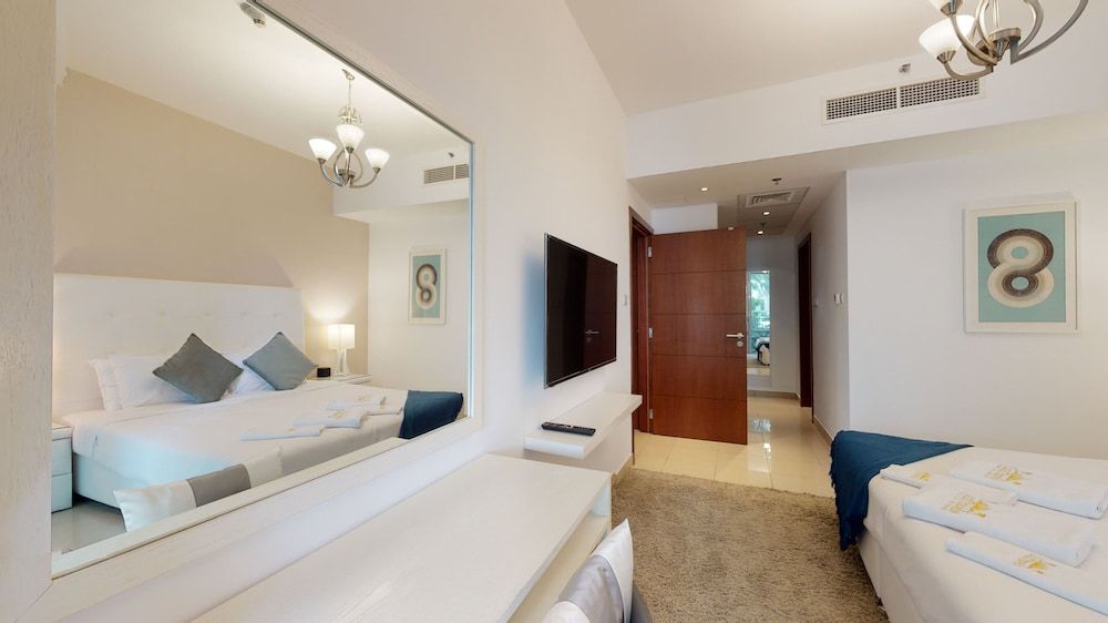 Lux BnB 3BDR Burj Khalifa & Pool Views Premier Apartment 13