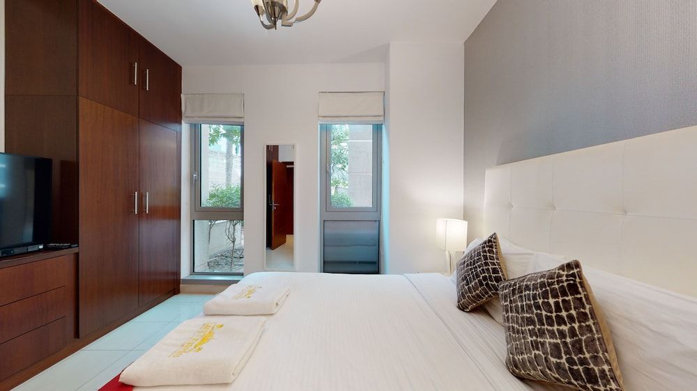 Lux BnB 3BDR Burj Khalifa & Pool Views Premier Apartment 16