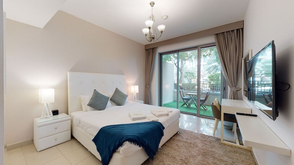 Lux BnB 3BDR Burj Khalifa & Pool Views Premier Apartment 5