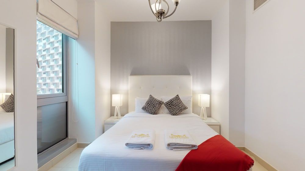 Lux BnB 3BDR Burj Khalifa & Pool Views Premier Apartment 10